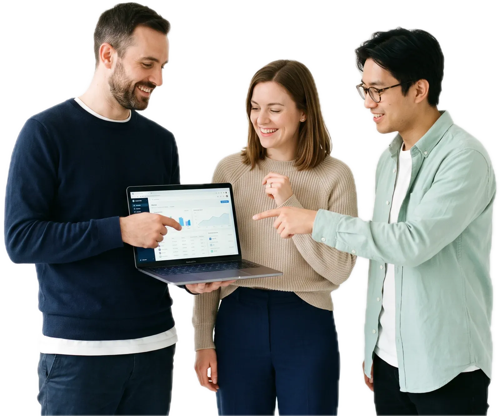 Entwicklungsteam zeigt einer Product Ownerin die fertige Anwendung am Laptop